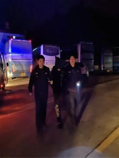 洪江市警方o2o出重拳端掉一个涉恶犯罪窝点