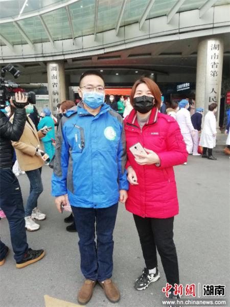 51岁的邢祖忠共13名优秀队员一起支援湖北黄冈。