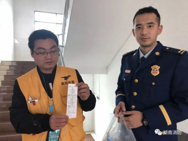 暖心！湖南和全国多地消防队收到神秘外卖 留言看哭了