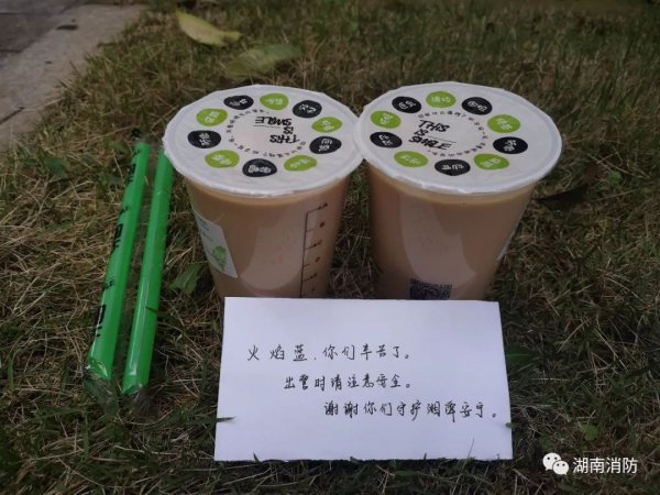 暖心！湖南和全国多地消防队收到神秘外卖 留言看哭了