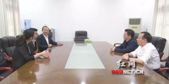衡阳县党政负责人与刘亮座谈。