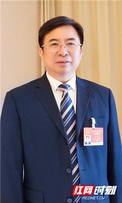 全国人大代表、常德市委副书记、市长邹文辉。
