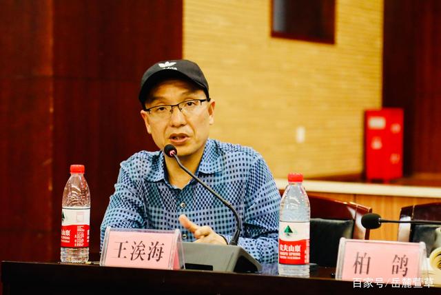 《湘江文艺》执行主编王涘海