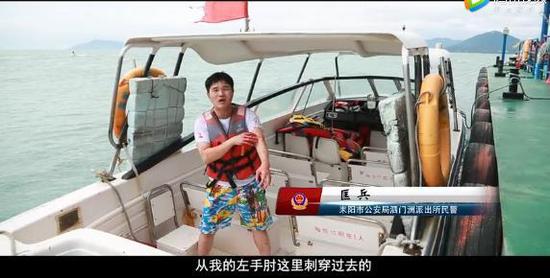 情景还原时,匡兵回忆起当时的情况。(视频截图)