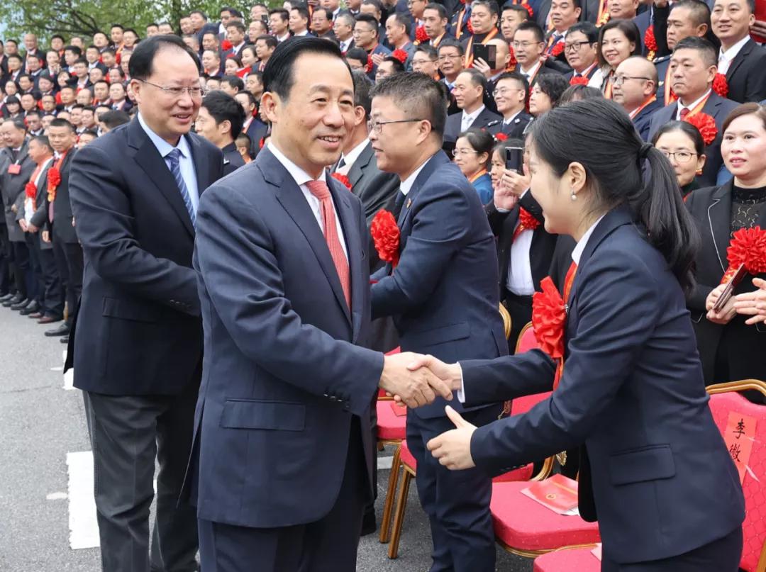 省委书记许达哲,省委副书记、代省长毛伟明等会见了受表彰的个人和集体代表并合影。湖南日报记者 赵持 辜鹏博 摄