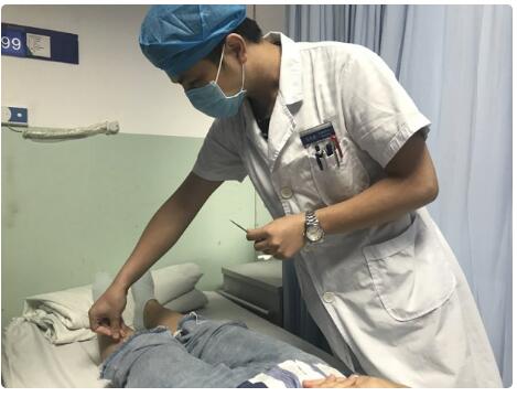 湖南女子受寒后嘴歪斜成面瘫?医生:患者勿掉以