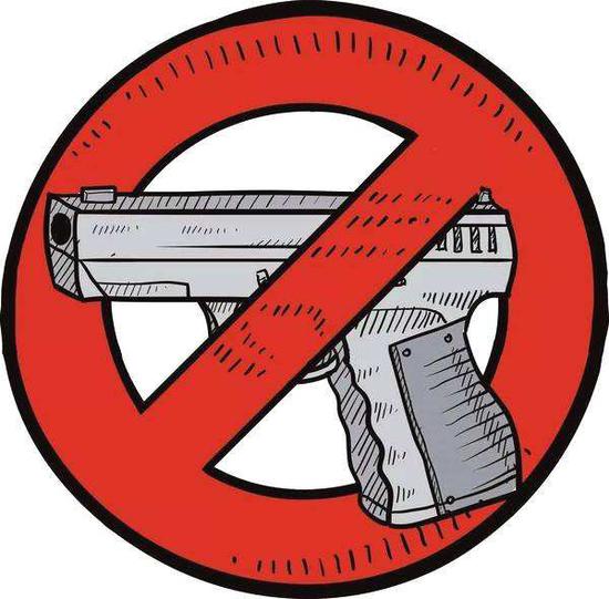 街上遭遇陌生人强卖枪支 他被判处拘役5个月