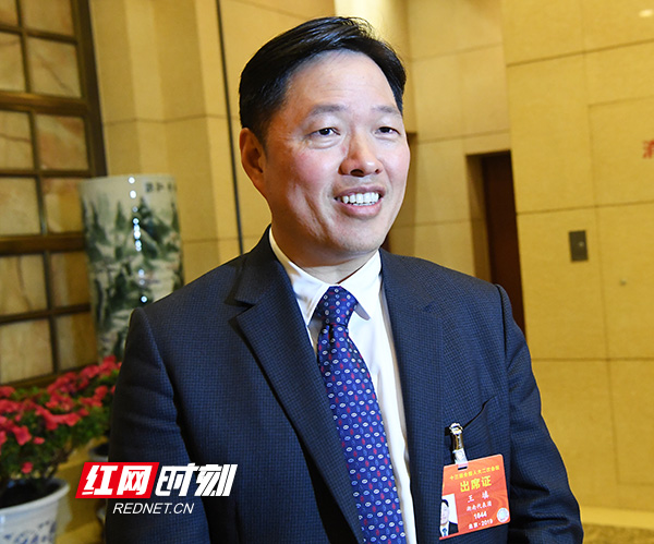 全国人大代表、步步高集团董事长王填。