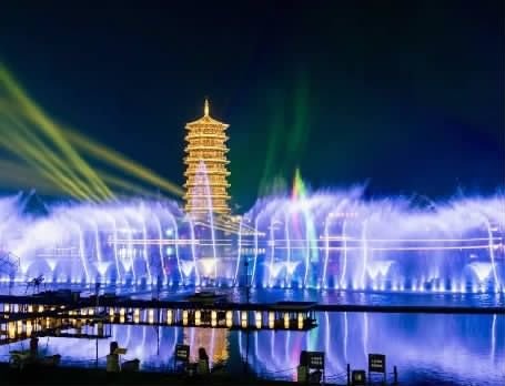  长沙铜官窑景区夜景。景区供图