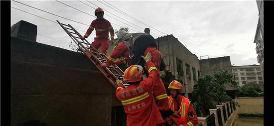 永州连降暴雨致90余人被困