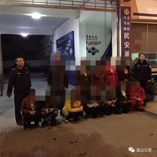 截至23日凌晨2时,共抓获12名涉嫌卖淫嫖娼的违法嫌疑人。