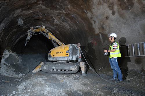 长沙地铁6号线引进“大黄蜂”机器人开挖！