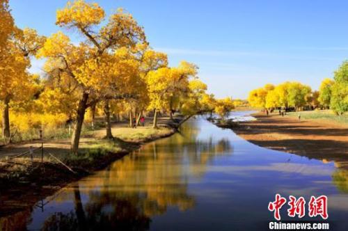 资料图:甘肃“拉网式”排查河湖“清四乱”。甘肃省水利厅供图 资料图:甘肃“拉网式”排查河湖“清四乱”。甘肃省水利厅供图