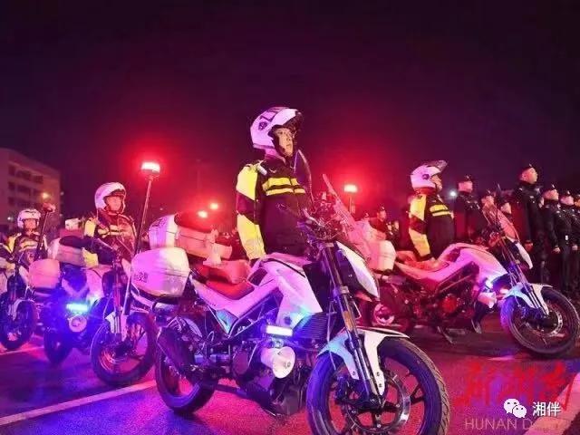 图为长沙警方强化社会面管控。湖南日报·新湖南客户端记者辜鹏博 摄