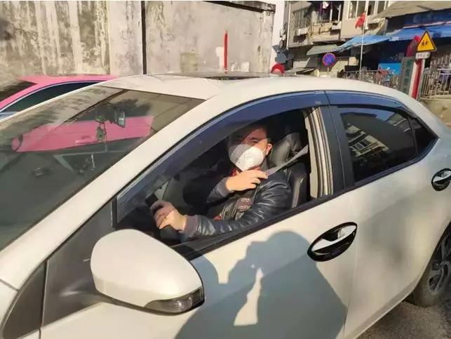 90后滴滴司机邱荣