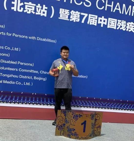 ▲危恩龙获得F46级铅球项目金牌