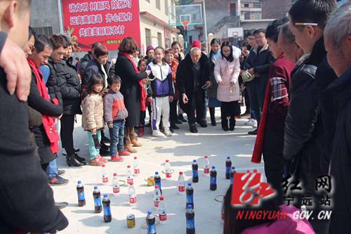 乡村面貌焕然一新,宁远农民趣味迎新年。