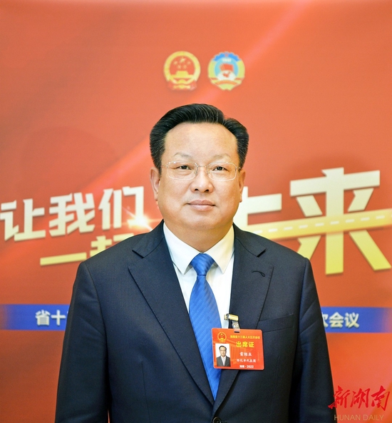 (湖南省人大代表、怀化市委书记雷绍业。湖南日报全媒体记者 李健 摄)