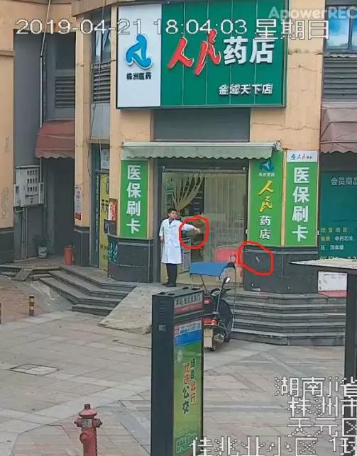 4月21日，天元区佳兆业路人民药店门口乱扔垃圾行为