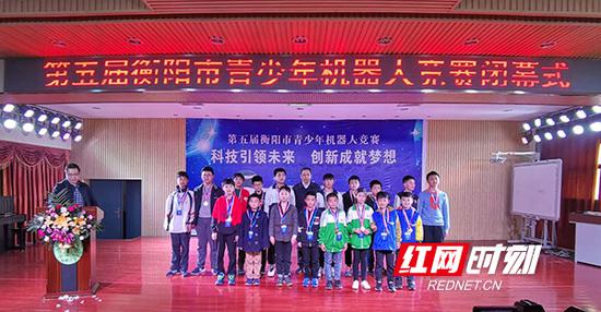 衡阳这些青少年不简单 机器人被玩出新花样