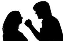 常德女子为逃避21岁男友家暴搬家 舅妈被砍伤父亲被威胁