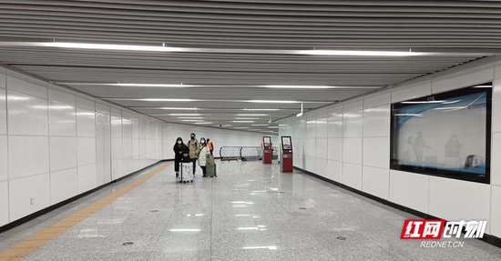 长沙城际线与地铁2号线换乘项目也投入试运营。