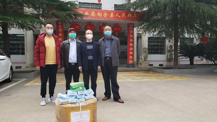 2月26日,第三站,祁东县林业局,为林业系统一线工作人员捐送口罩。