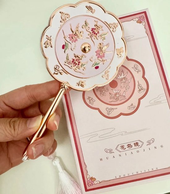 省博文创花鸟镜。图/小红书@冰海盐啵啵豆