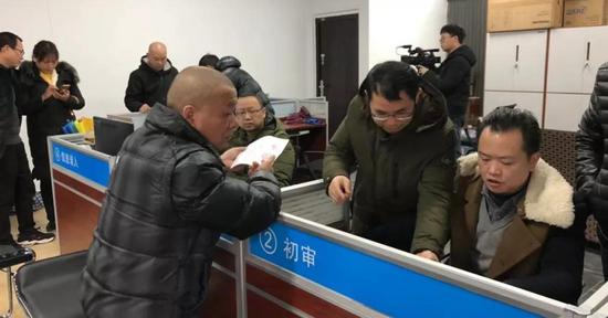 两权合一！株洲发首张城区出租车车辆经营权使用权证