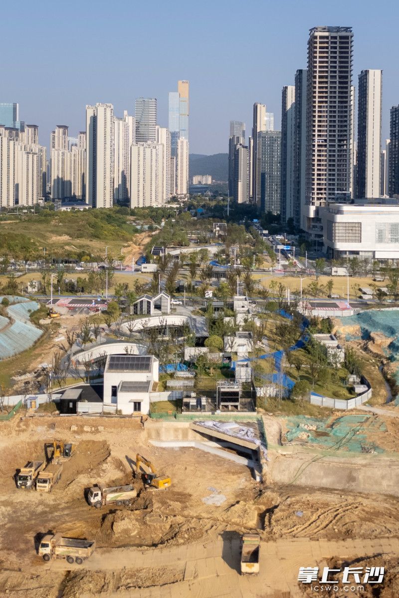 梅溪湖中轴西段一期进入最后扫尾阶段，预计2026年年底对外开放。