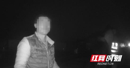 酒精含量305.05mg/100ml 永州的哥醉驾追尾轿车终身禁驾