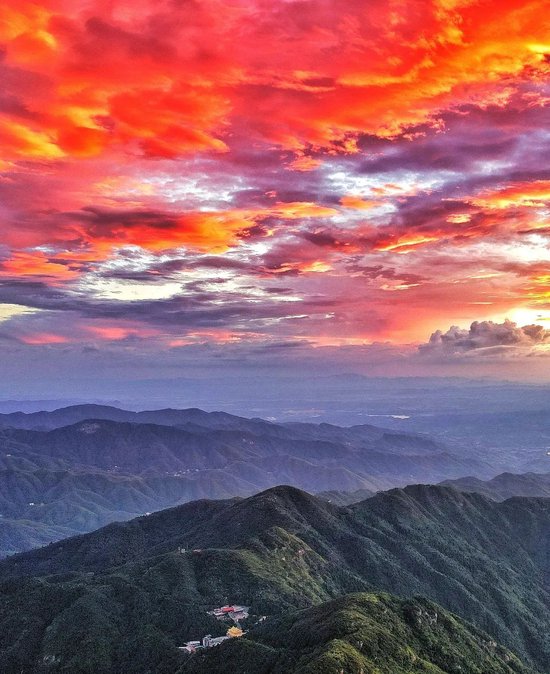 南岳衡山祝融峰。林伊涵 摄