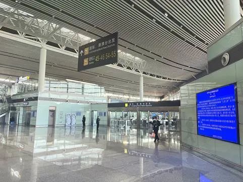 长沙机场出发层国际、港澳台区域已正常运行。