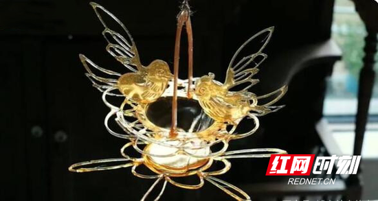 “九月”用糖画做的花篮。
