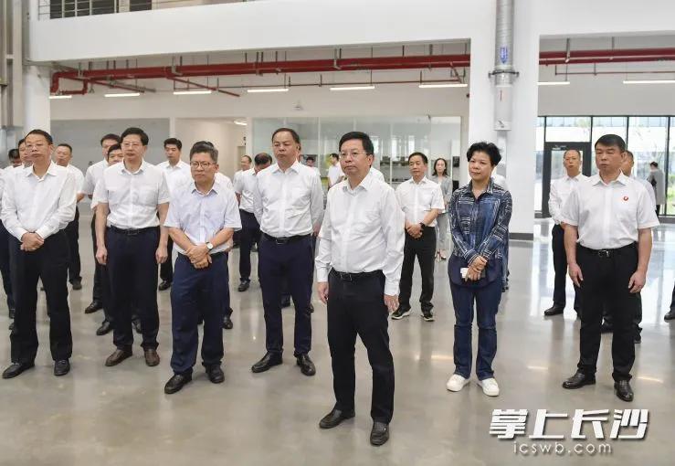 代表团在舍弗勒湘潭基地考察企业生产情况
