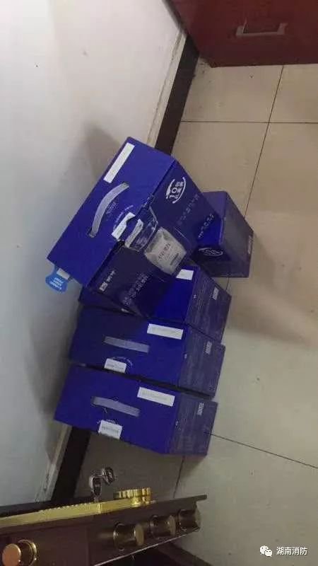 暖心！湖南和全国多地消防队收到神秘外卖 留言看哭了