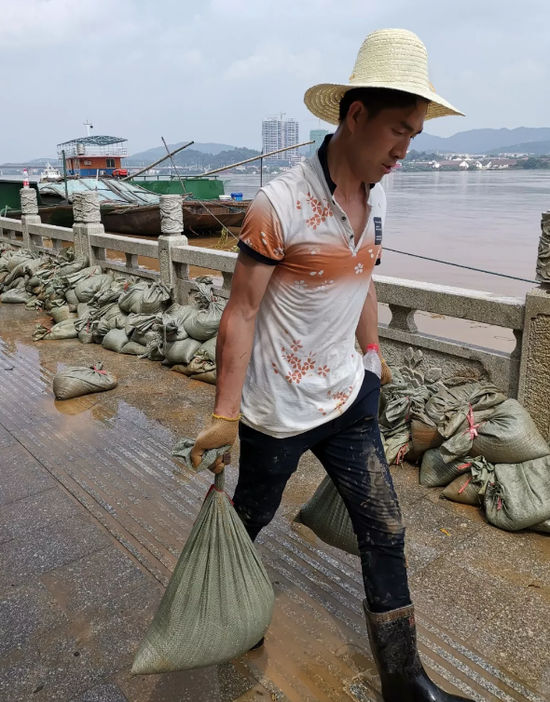 【镜头】洪水中 那些逆流而上的纪检人