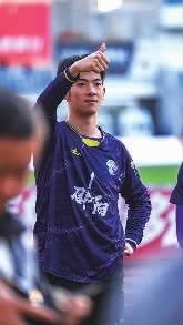 邵阳队守门员温存恺为全力支持球队的球迷们点赞。