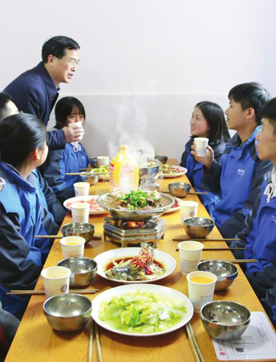 长沙一中学奖励优秀学生新招：“校长请吃饭”以示尊重