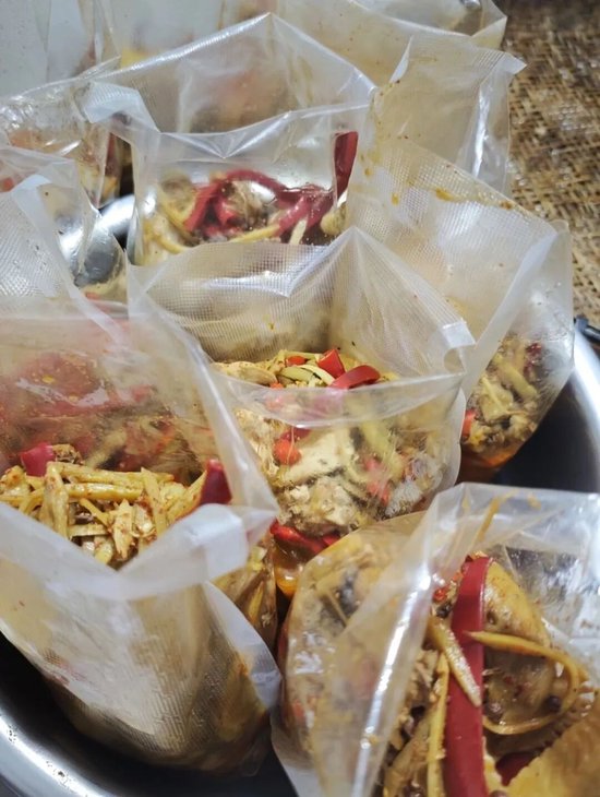 东安鸡真空包装。图/小红书@小三旬