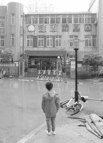 长沙洋湖部分地段内涝 有幼儿园被积水围困停课