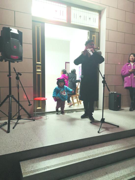 五世同堂自编自导办“春晚”