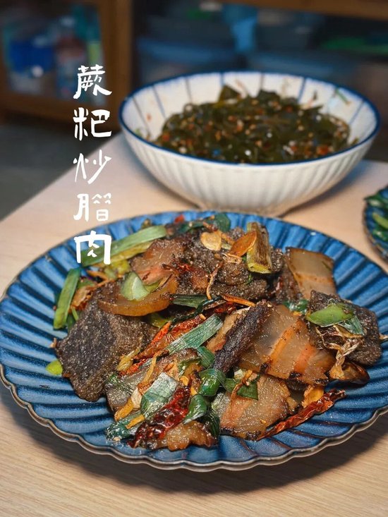蕨粑炒腊肉。图/小红书@布琳布琳