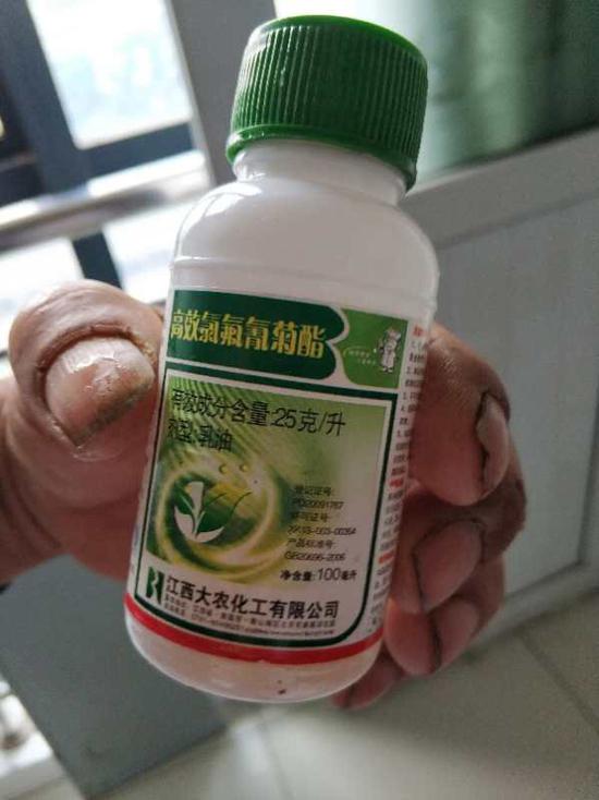 汨罗一农妇给果树打农药致自己中毒 意识不清还胡言乱语