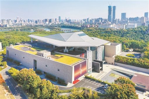 10月12日,巍峨宏大的湖南博物院,这里是人们了解湖湘文明进程、领略湖湘文化的重要窗口。