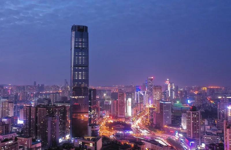 Changsha skyline at night。 湖南日报 辜鹏博 摄