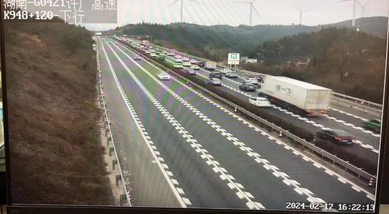 2月17日16时22分,G0421许广高速衡阳段庙前收费站附近北往南方向车辆缓行。