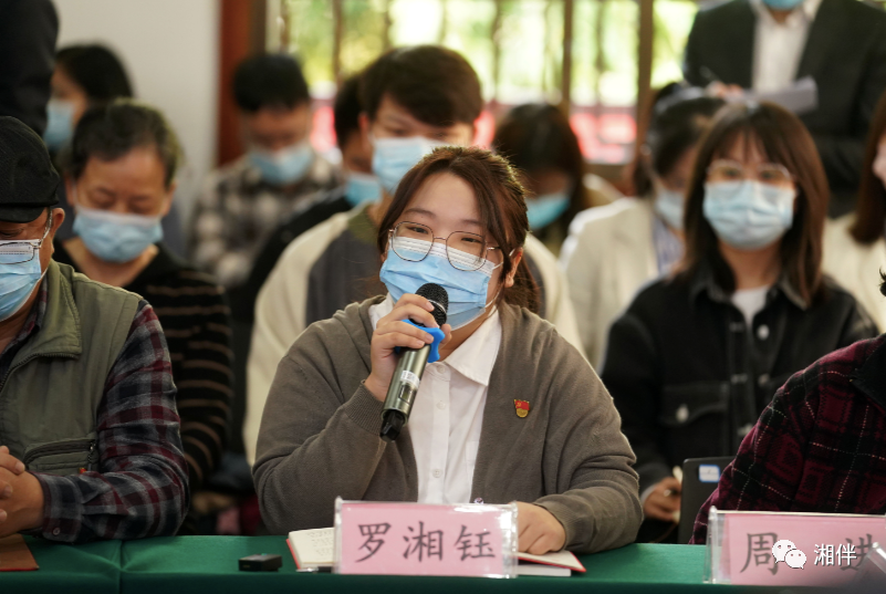 11月3日，清水塘社区志愿者代表罗湘钰，畅谈学习党的二十大精神的收获和体会。湖南日报全媒体记者 唐俊 摄