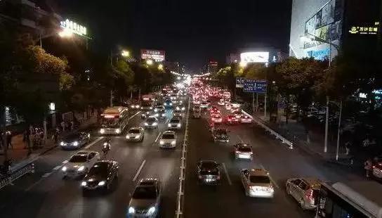 八问主城区道路停车收费！岳阳相关部门给出官方回应