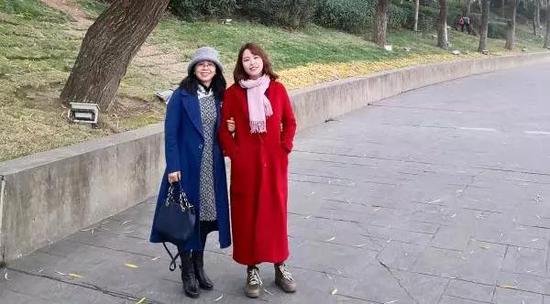 妈妈康化夷与女儿秀秀